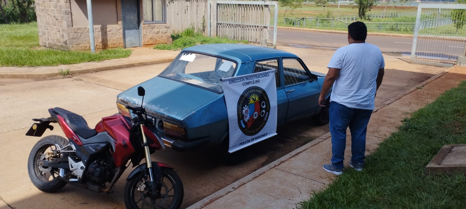 Entregó sus vehículos por un auto nuevo y era robado - Imagen 3